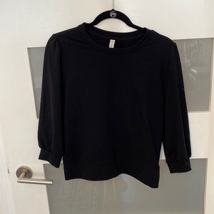 Gentle fawn black 3/4 shirt. Gently used. Size M